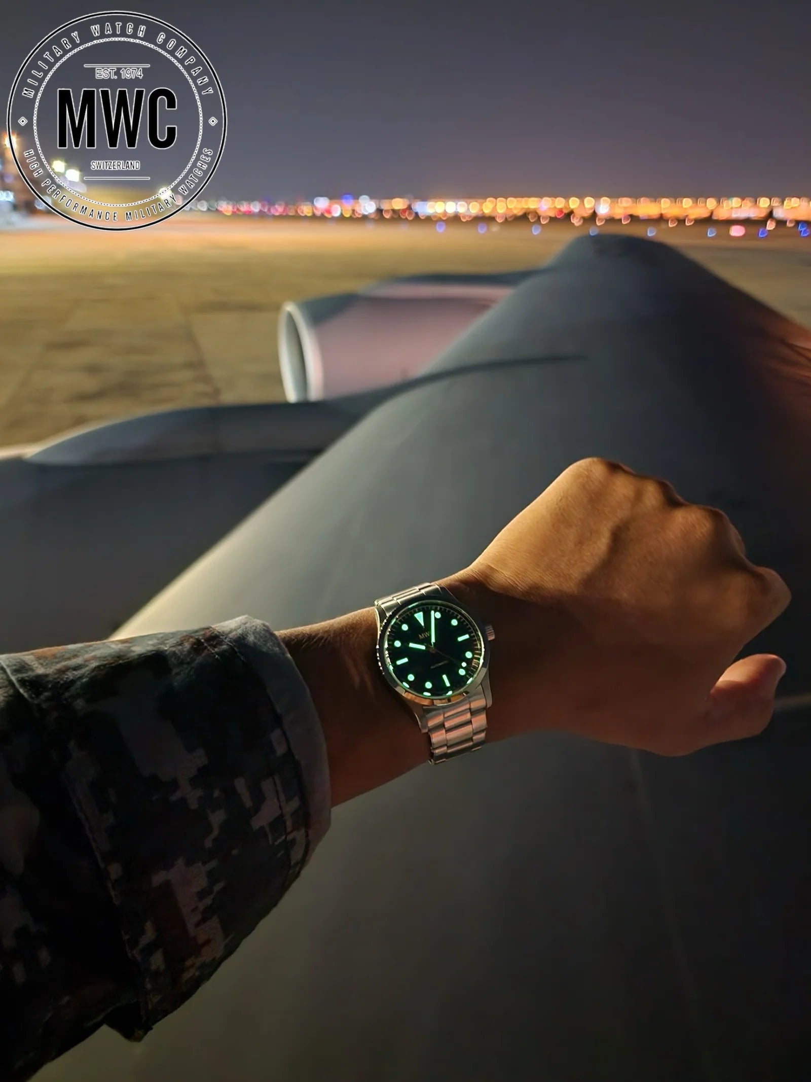 MWC Classic 1950s/1960s Pattern 25 Jewel Automatic "Adventurer" Watch with 200m Water Resistance and Retro Luminous Paint, Sapphire Crystal and 1960s Pattern Bracelet - Brand New Ex Photographic and Promotion Watch Reduced